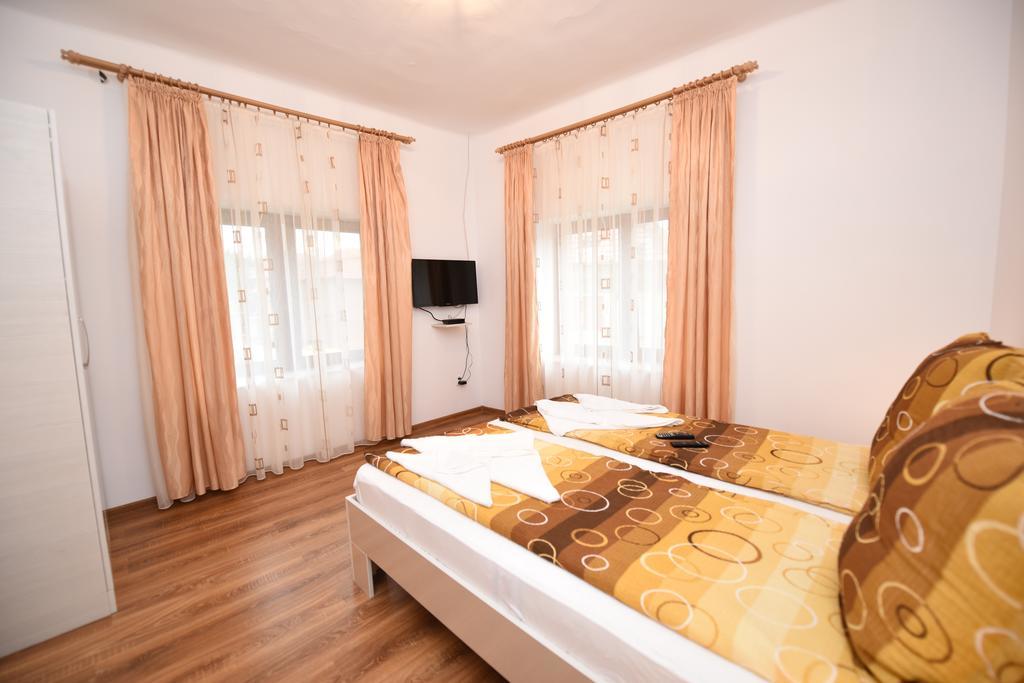 Casa Para Hotel Haţeg Buitenkant foto
